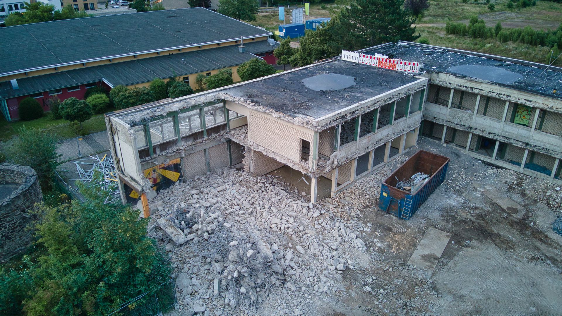 Der Abriss des Vinzenz-Pallotti-Kollegs (VPK) in Rheinbach - 05.08.2021