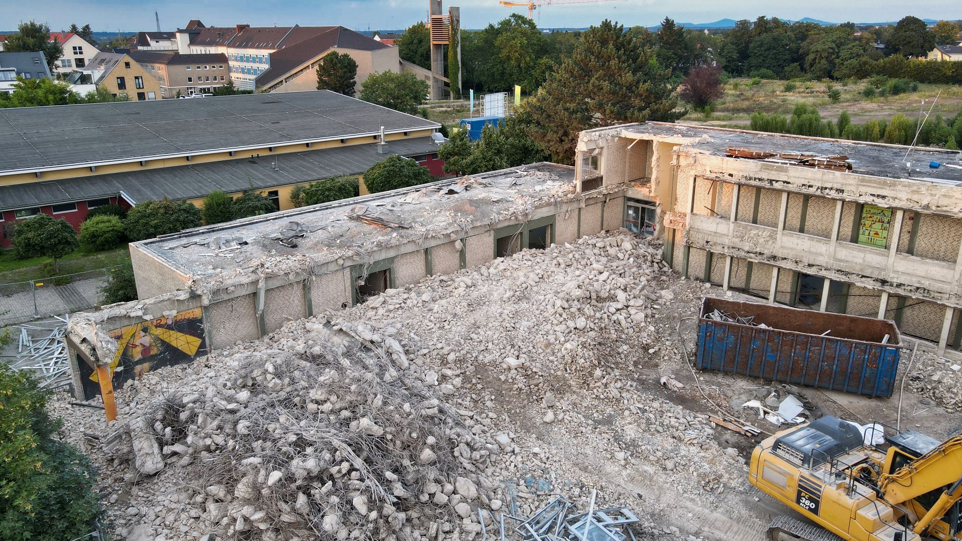 Der Abriss des Vinzenz-Pallotti-Kollegs (VPK) in Rheinbach - 11.08.2021