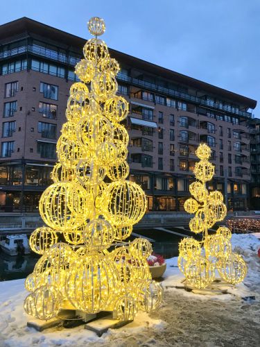 Norwegen - Oslo - Aker Brygge - Beleuchteter Weihnachtsbaum