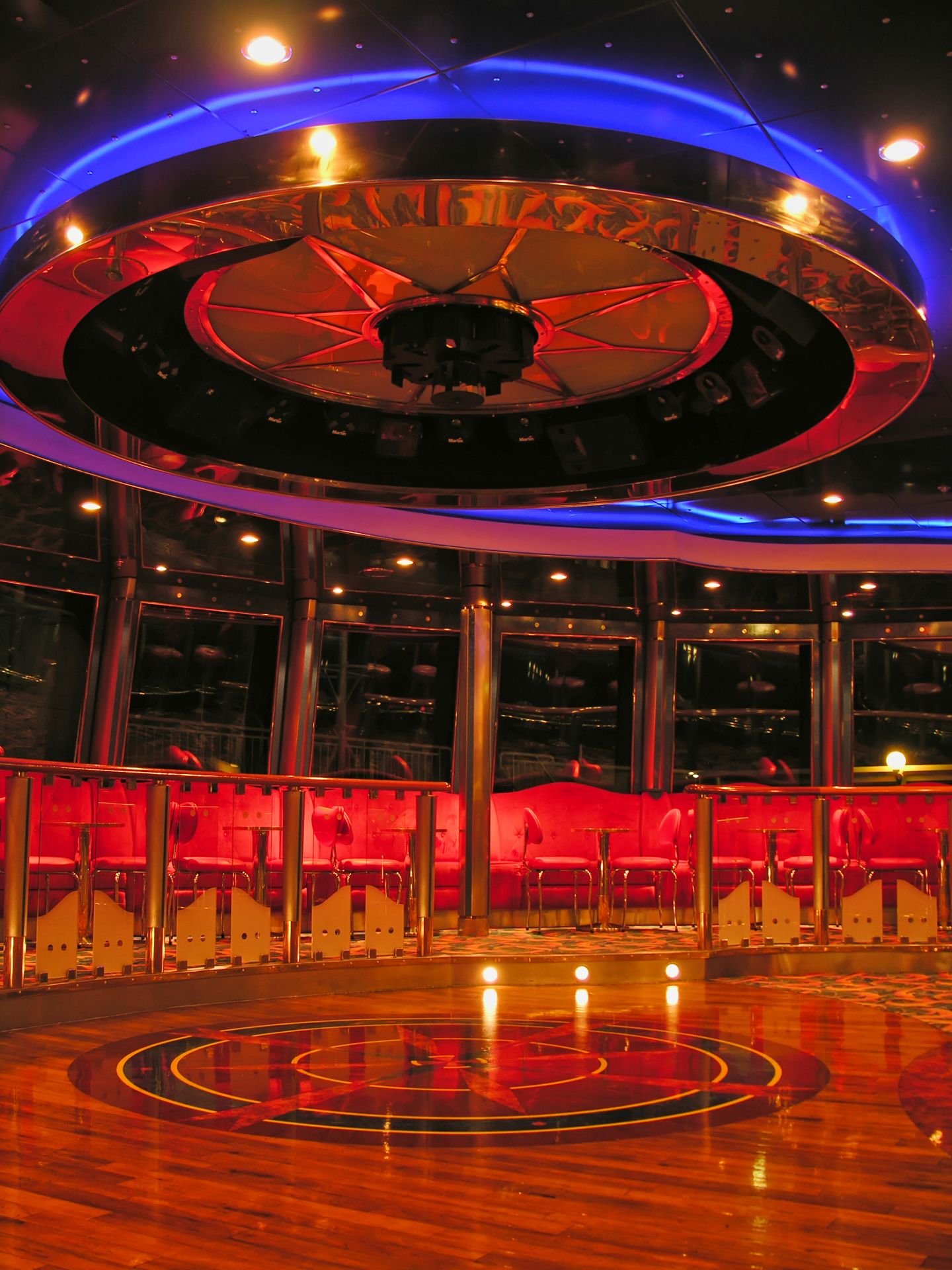 Cruise Ship - NCL - Norwegian Spirit - Night Club